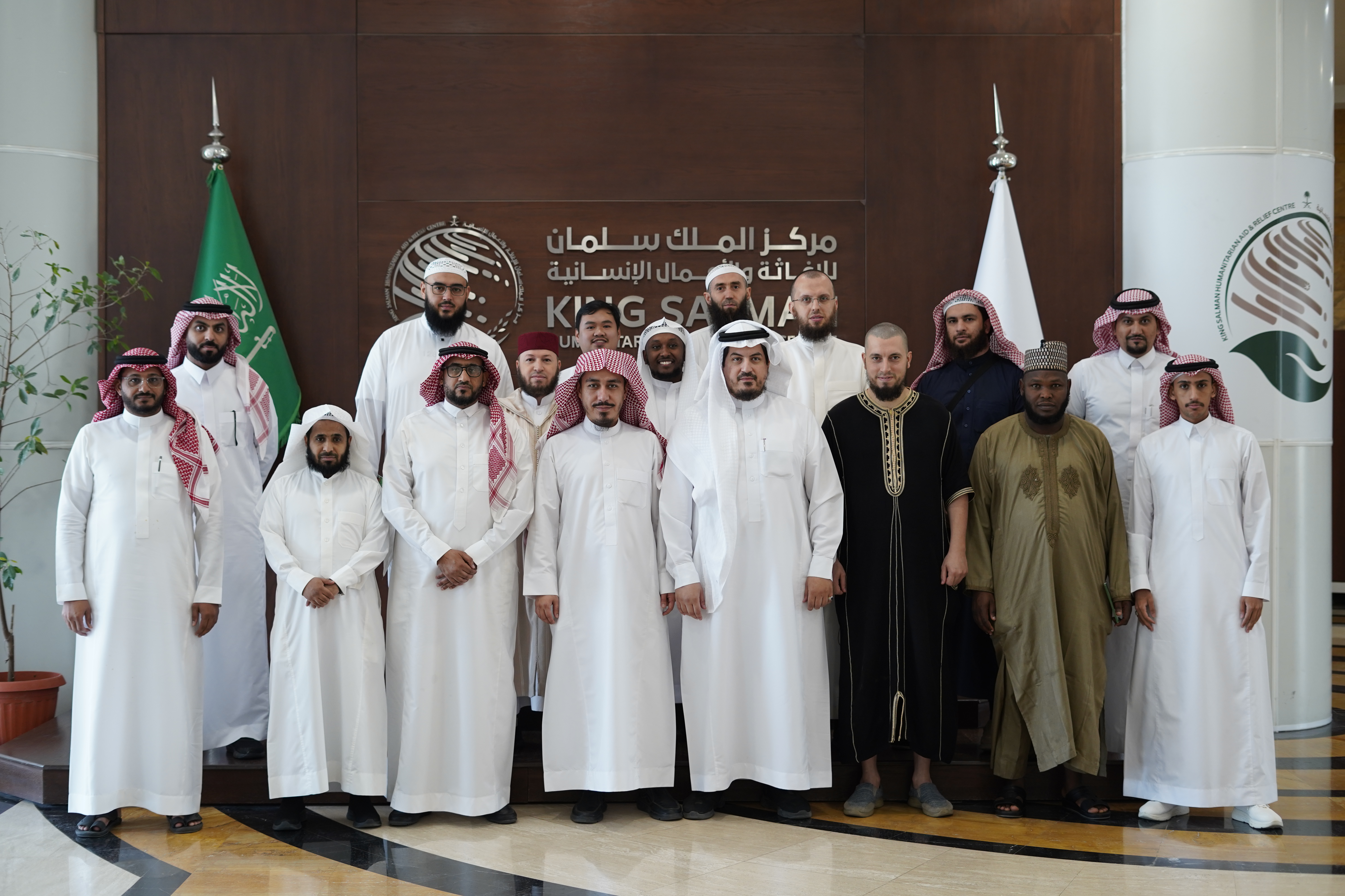 وفد من الجامعة الإسلامية ممثل في وحدة التوعية الفكرية وعمادة شؤون الطلاب، يزور مركز الملك سلمان للإغاثة والأعمال الإنسانية بالرياض